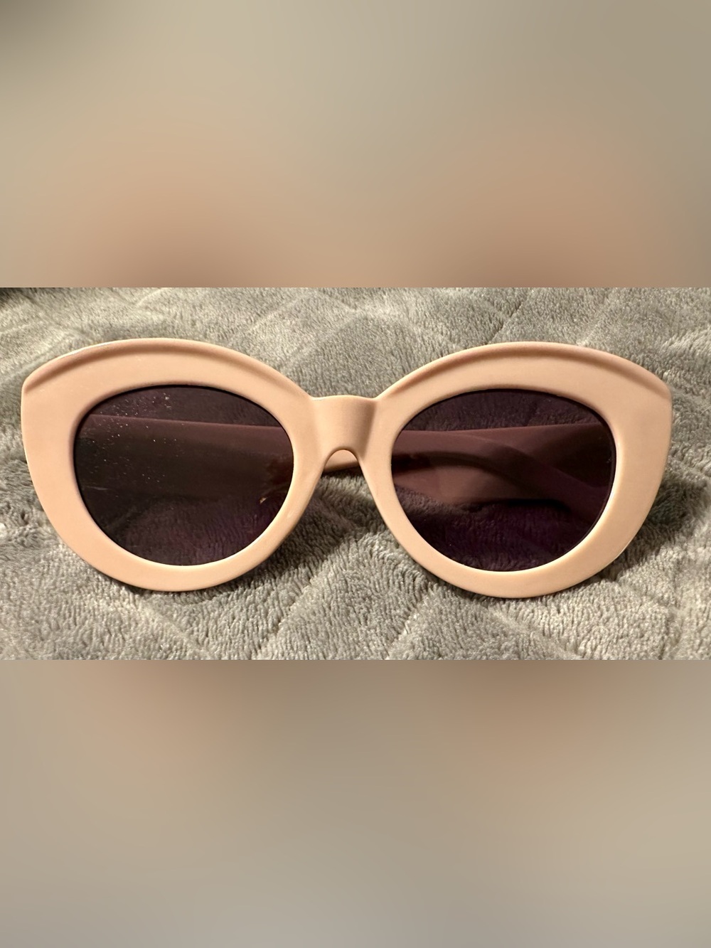 Retro Oval Sunglasses in Soft Beige